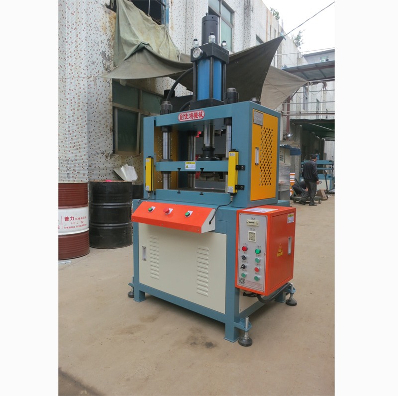 四柱三板油壓機